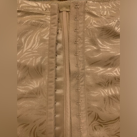 Maidenform shapewear - Picture 3 of 6